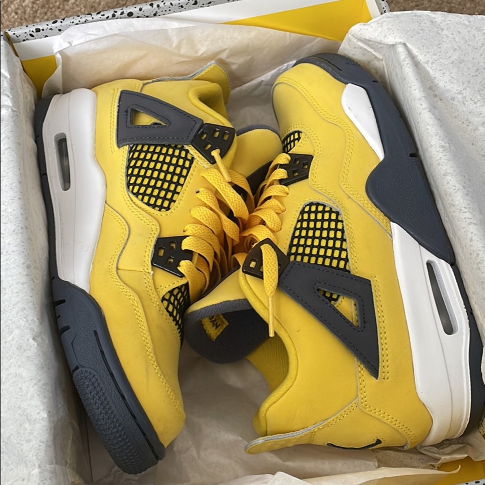 Jordan 4 Retro Lightning’s 2021